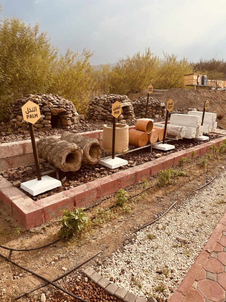 So produzieren die Bienen in Hatta Honig in den Bienstöcken