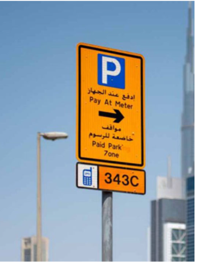 affichage public de stationnement à Dubaï. Le paiement s'effectue via l'application RTA