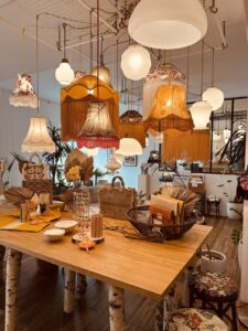 Villa Margot in Dubai. Here you can see various lights and accessories, which can also be purchased
