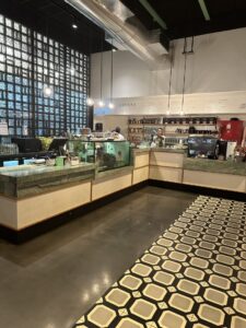 Die Küche und Bar im Restaurant Cassette in Dubai