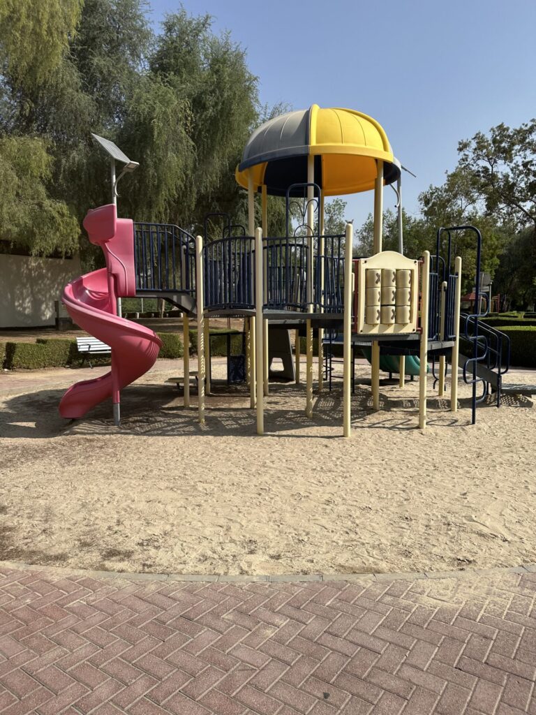 Aire de jeux dans le parc Murshif à Dubaï