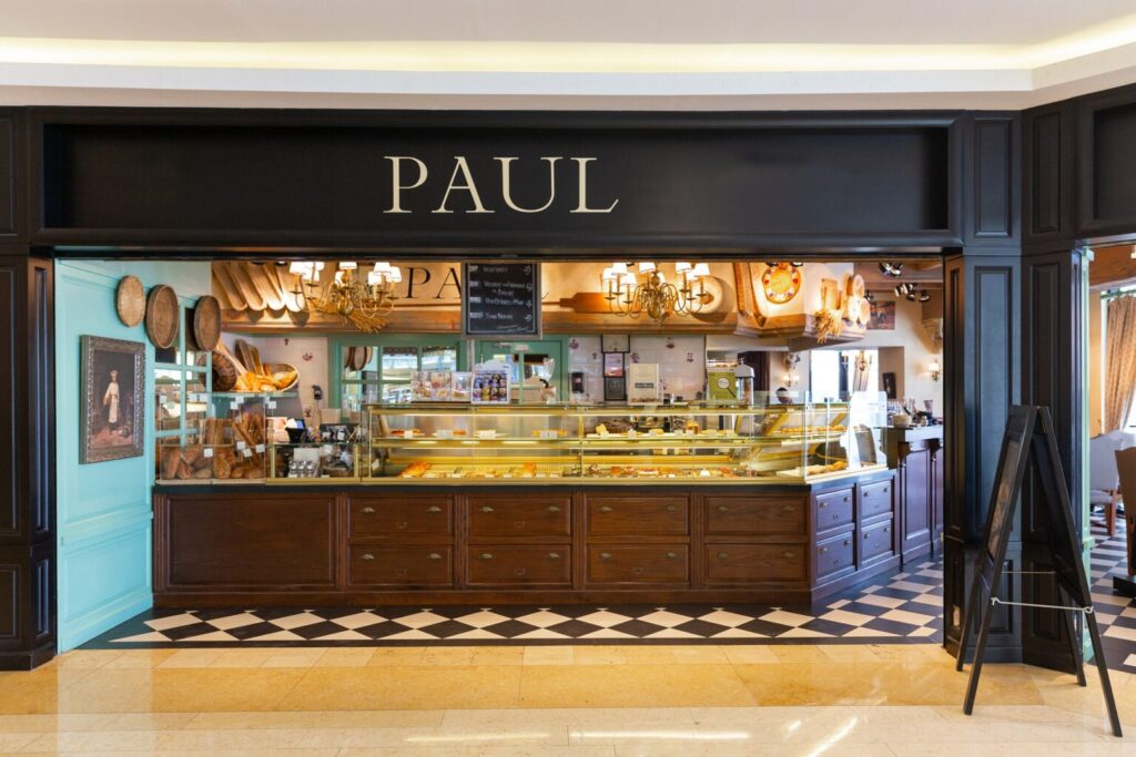 Paul Kaffee est une chaîne de restaurants français qui possède plusieurs branches à Dubaï.
