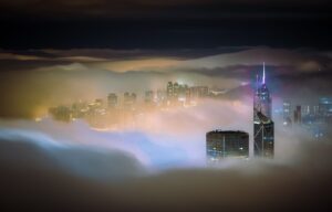 Du brouillard au milieu des gratte-ciel